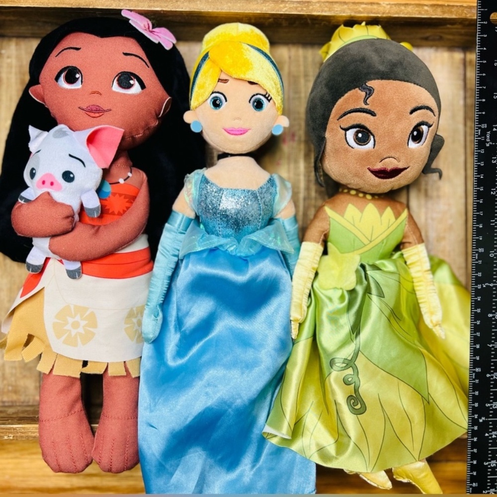 DISNEY PRINCESS  LOT - 3 princesses Moana, Cinderella , Tiana